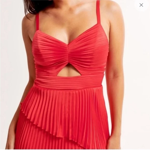 Abercrombie Red Pleated Dress with cutout - Picture 3 of 8